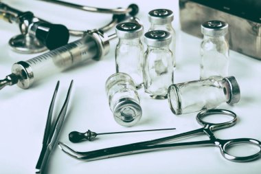 eski tıbbi aletler.