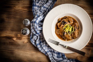 et ve pilav ile lahana dolması.