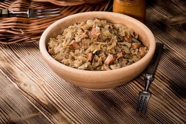 Bigos - stewed cabbage with meat,dried mushrooms and smoked saus — Stock Photo, Image