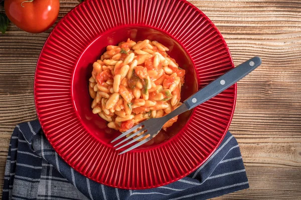 Cavatelli pasta med färsk tomatsås. — Stockfoto