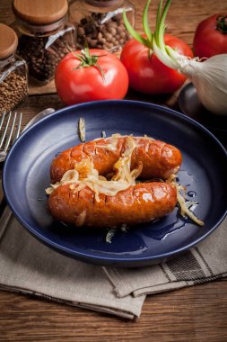 soğan Kızarmış sosis.