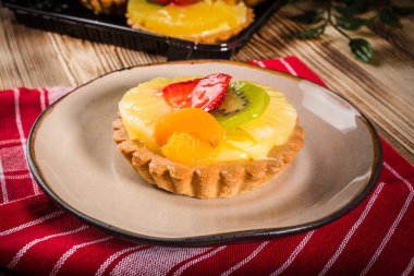 karışık meyve tart.