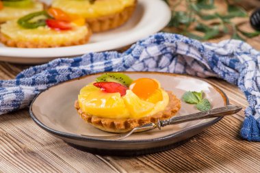 karışık meyve tart.