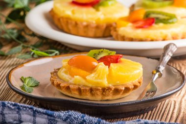 karışık meyve tart.