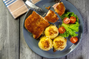 Pirzola cordon bleu.