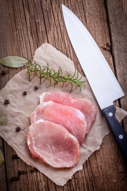 Dilimlenmiş taze çiğ et.