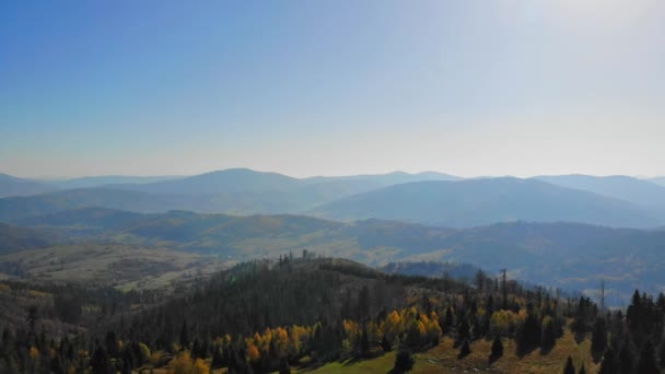 Vuelo Sobre Montañas Otoñales Pico Rachowiec Montañas Beskid Polonia — Vídeos de Stock