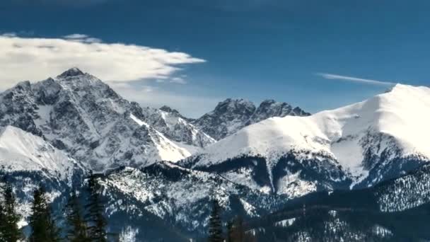 Timelapse 波兰和斯洛伐克 Tatra 山脉的积雪山顶 — 图库视频影像