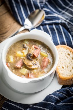 Çavdar unu ile yapılan ekşi çorbası.