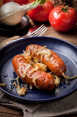 soğan Kızarmış sosis.