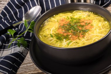Çorba - erişteli tavuk çorbası.