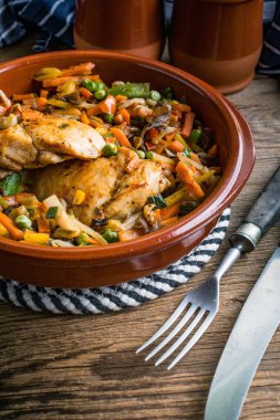 Sebzeli kızarmış tavuk filetosu..