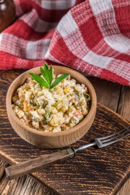 Rus geleneksel salatası