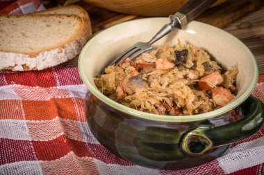 Bigos - Komposto, etli lahana kurutulmuş mantar ve füme saus