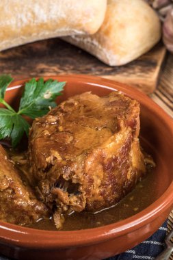 Bir parça domuz budu..