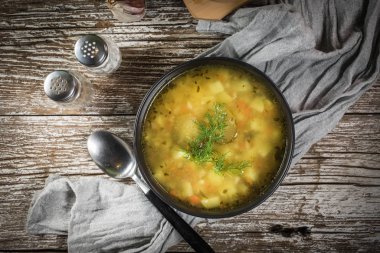 Vejetaryen salatalık çorbası.