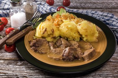 Yabanturpu sosunda haşlanmış domuz dili..