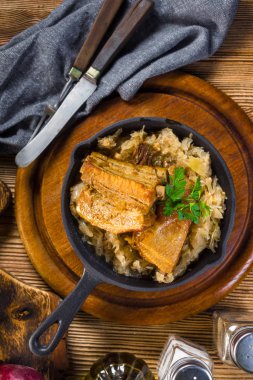 geleneksel Yedek Hadveli lahana turşusu pişmiş.