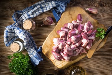 taze çiğ tavuk Kalpler