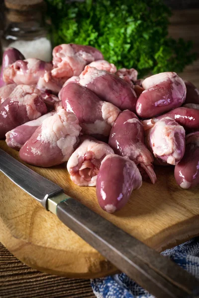 Frische rohe Hühnerherzen — Stockfoto