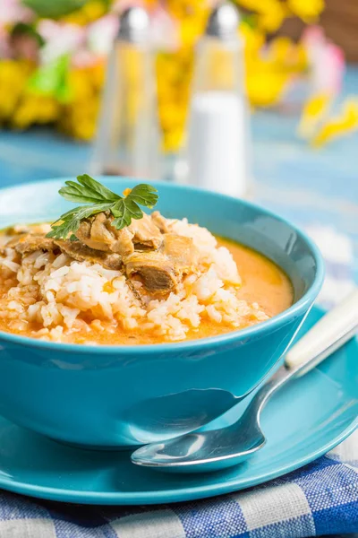 Sup Tomat Dengan Nasi Dan Perut Ayam Kedalaman Kecil Dari — Stok Foto