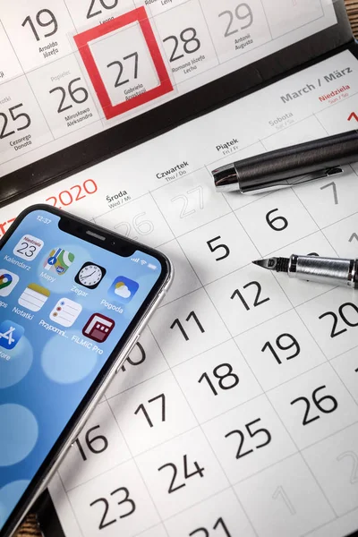 Katowice Polsko Únor 2020 Smartphone Iphone Apple Kalendář 2020 Rok — Stock fotografie
