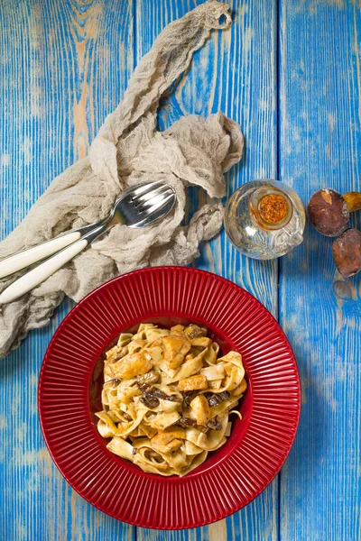 Tagliatelle Pasta Chicken Boletus Mushrooms Plate Top View Italian Cuisine — Stock Photo, Image