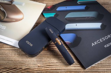 KATOWICE, POLAND - 26 Şubat 2020: IQOS tütün sistemi. IQOS Philip Morris Tütün Ürün Teknolojileri. 