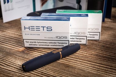 KATOWICE, POLAND - 26 Şubat 2020: IQOS tütün sistemi. IQOS Philip Morris Tütün Ürün Teknolojileri. 