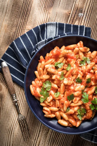 Cavatelli Pasta Med Färsk Tomatsås Italienska Köket — Stockfoto