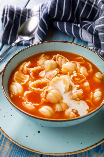 Zuppa Pomodoro Fresco Con Conchigliette Una Ciotola — Foto Stock