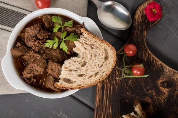 Guisado Carne Vaca Panela Cerâmica Vista Superior — Fotografia de Stock