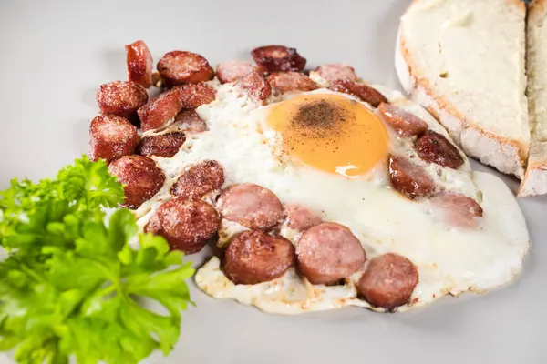 Fried Egg Chopped Sausage Shallow Depth Field — Stock Photo, Image