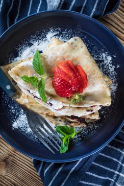 Reçelli, peynirli ve çilekli Polonya gözlemeleri..