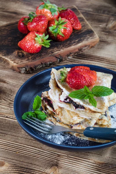 Panqueques Polacos Con Mermelada Queso Fresas — Foto de Stock