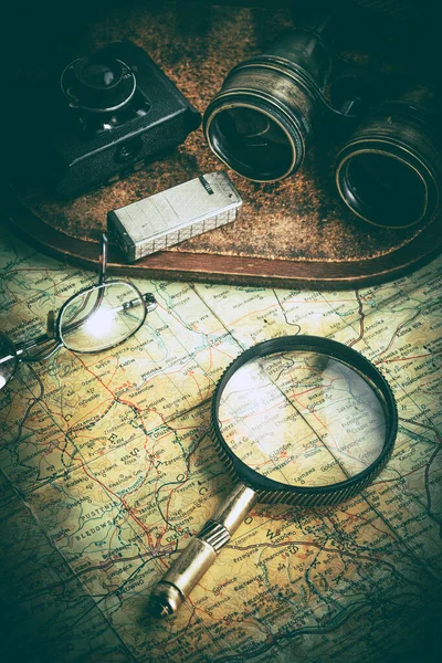 Lente Ingrandimento Binocolo Sulla Vecchia Mappa Stile Vintage Focus Selettivo — Foto Stock