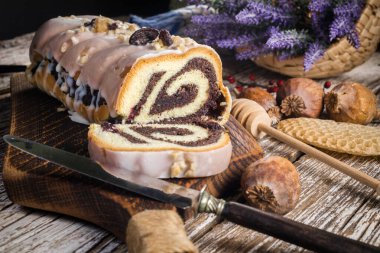 Kremalı haşhaşlı börek..