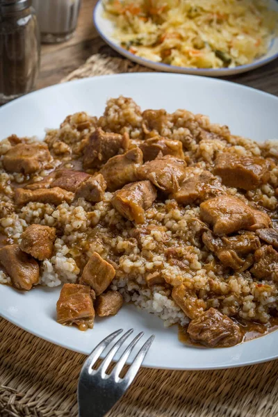 Grañones Cebada Con Carne Estofada Col Rizada Servidos Plato — Foto de Stock