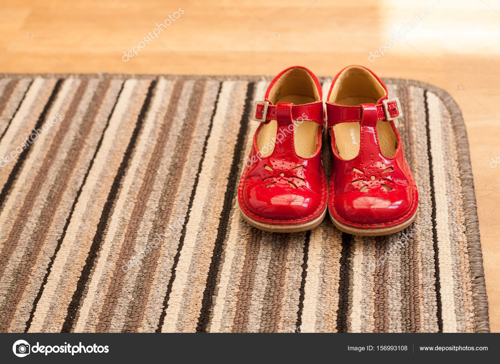 Child's red shoes — Stock Photo 