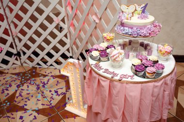 Tatil Hall doğum günü partisi Restoranın şık tasarım