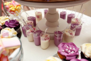 İyi lezzetli tatlılar güzel tatil için dekore