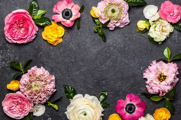 Frame gemaakt van bloemen — Stockfoto