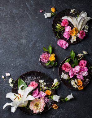 Festival çiçek kompozisyon