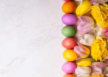 Laleler ve Paskalya yumurtaları