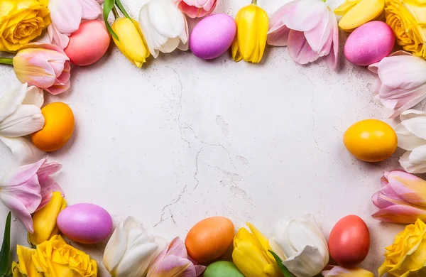 Colorful flowers and Easter eggs — Stock Photo, Image