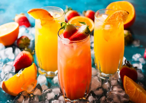Summer drinks in glasses — Stock Photo, Image