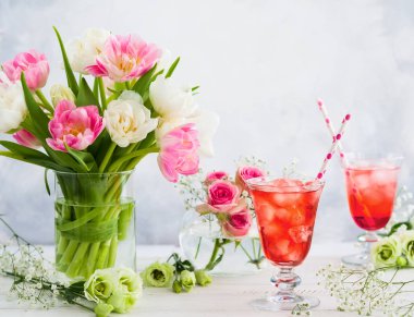 Canlandırıcı çilek limonata