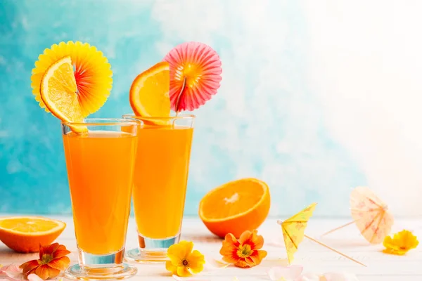 Fresh summer tropical cocktails — Stock Photo, Image