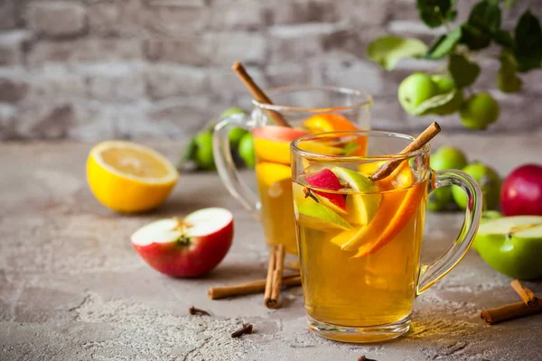 Sangria in glasses with apples — Stock Photo, Image