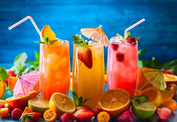 Letní nápoje v brýlích — Stock fotografie